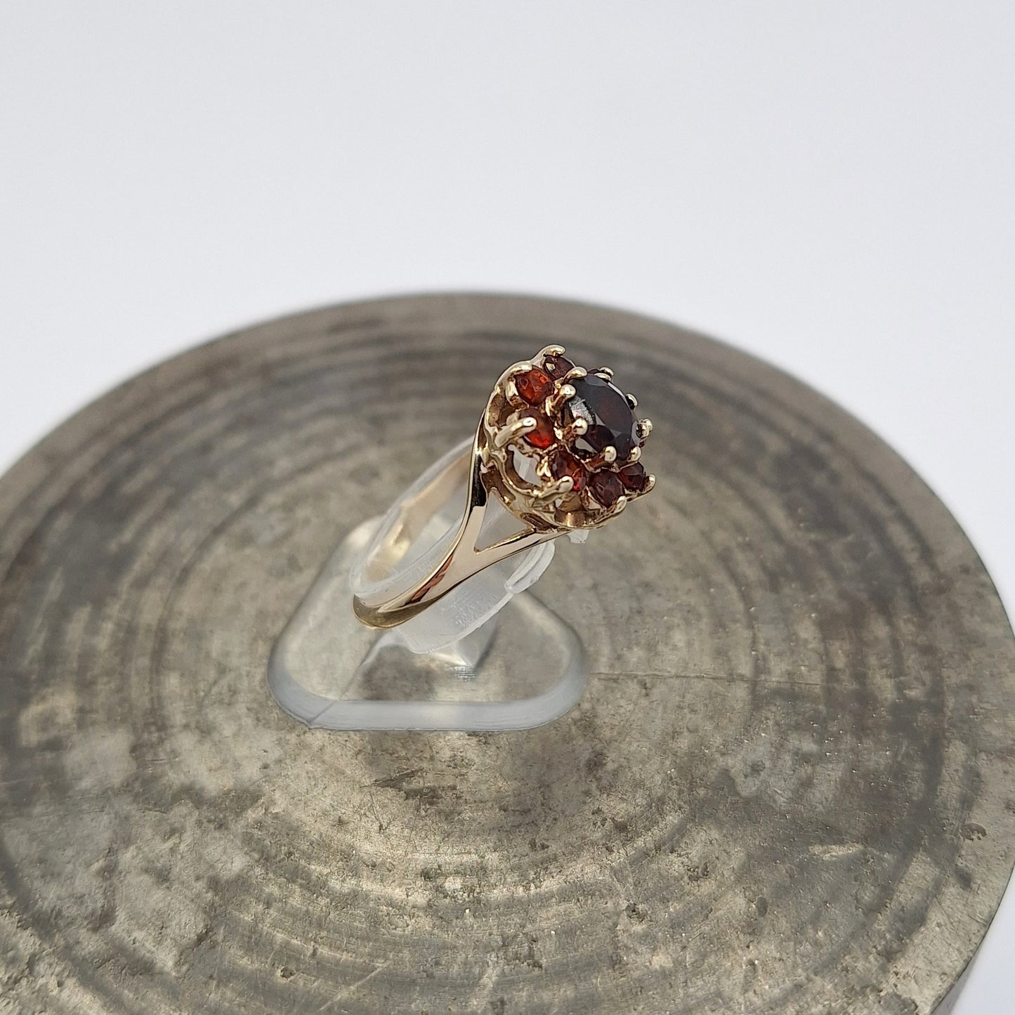 9ct garnet cluster ring