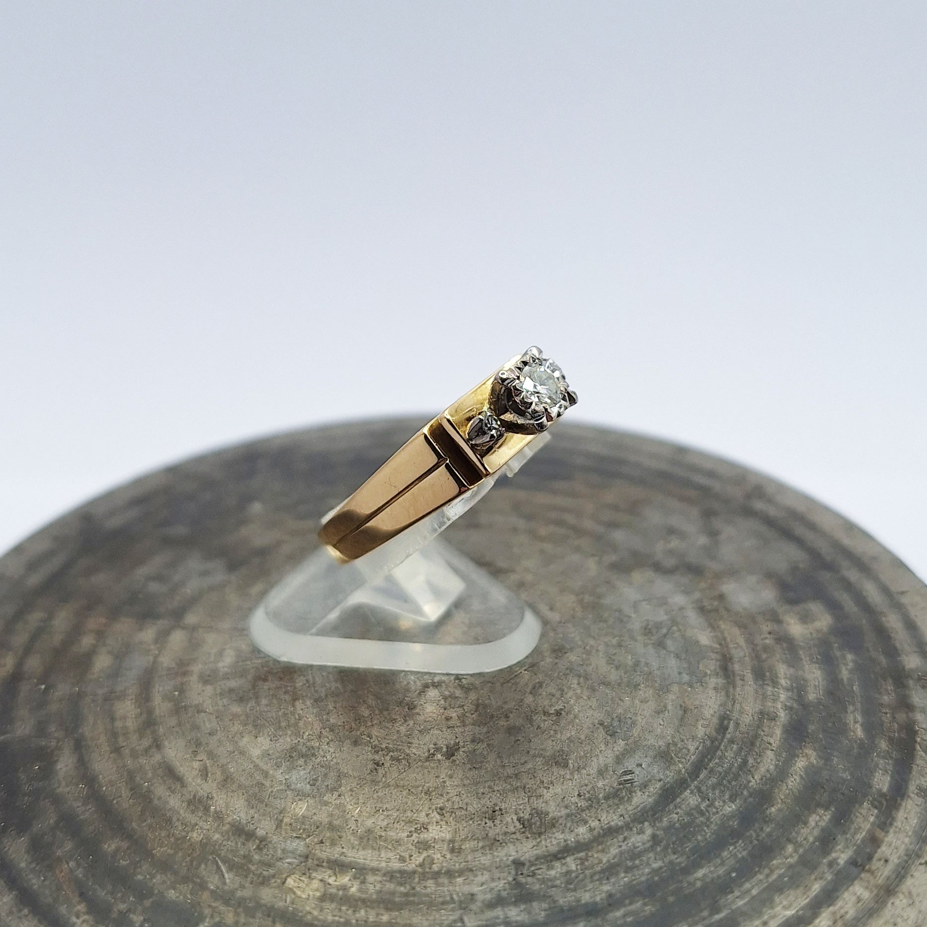 18ct gold .10ct diamond ring