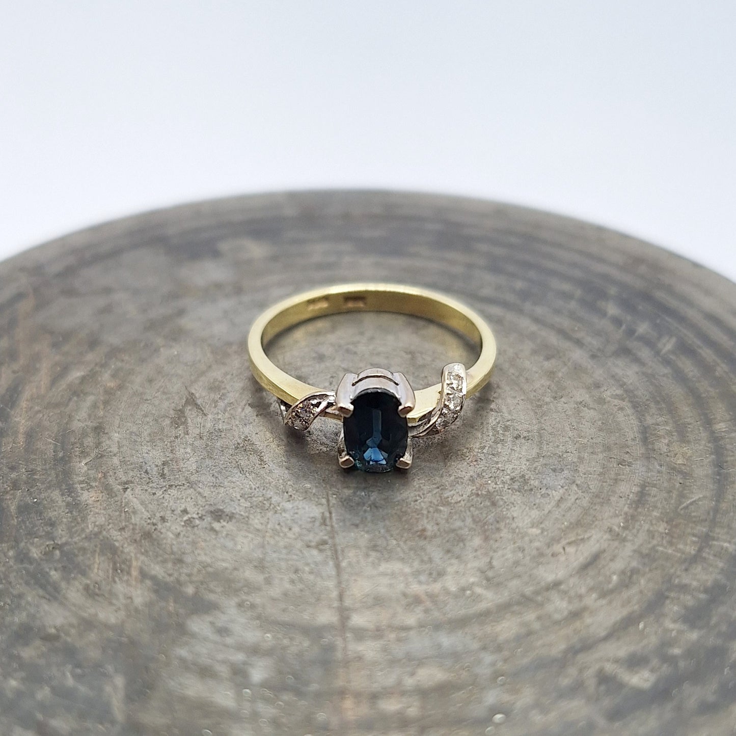 14ct diamond and Sapphire ring