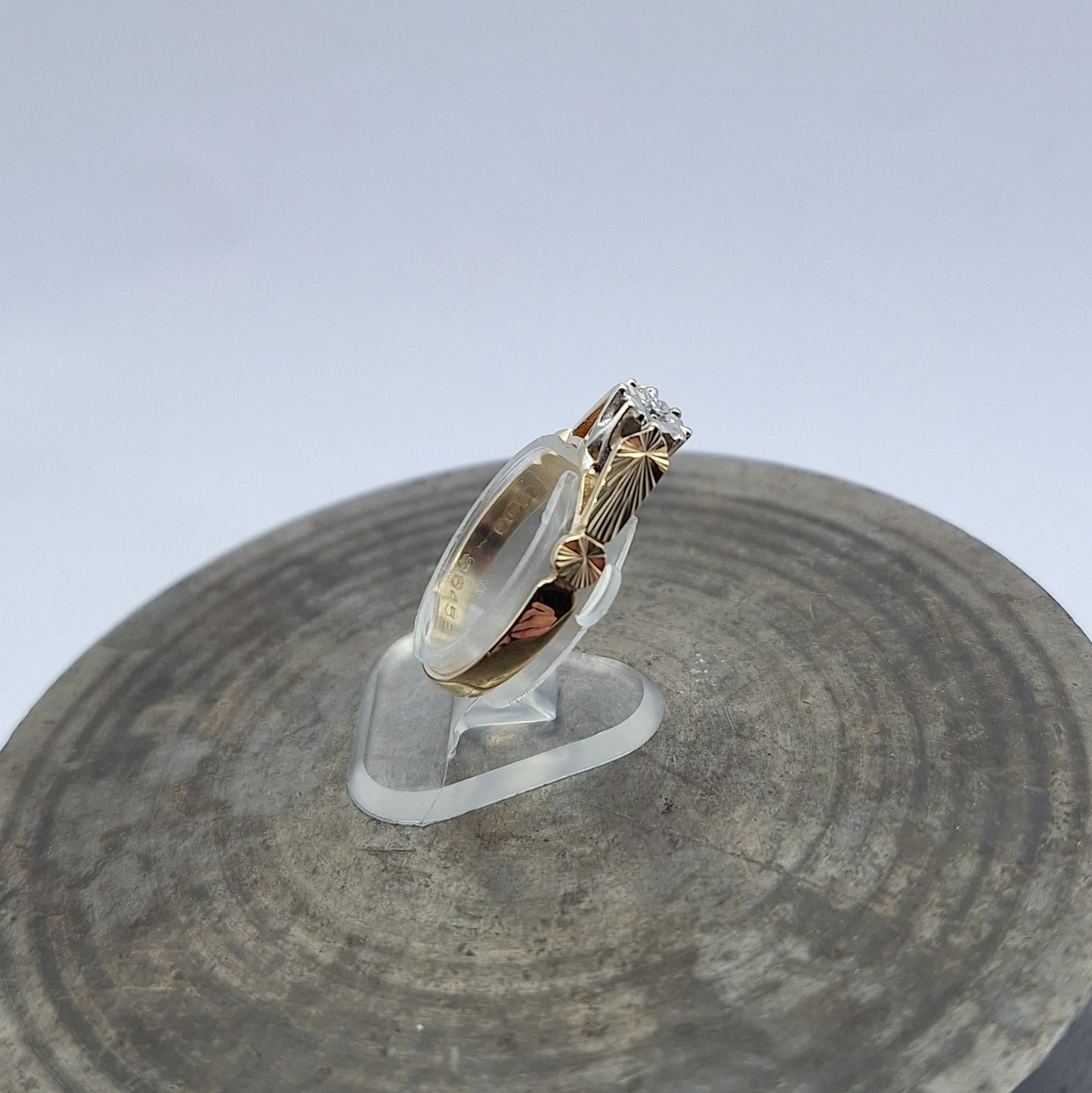 Vintage Illusion set solitaire 9ct & Diamond