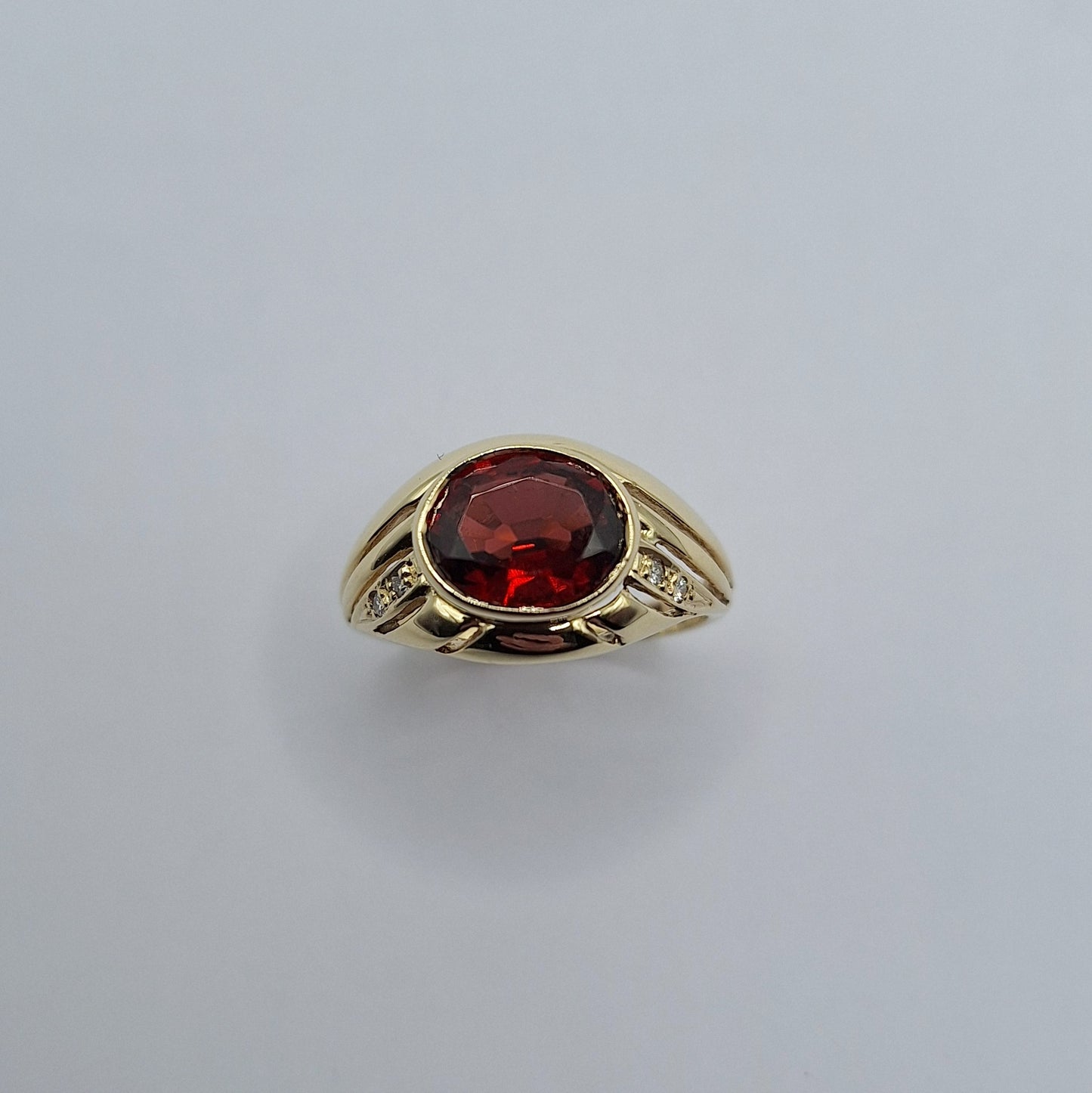 Garnet 9ct gold ring