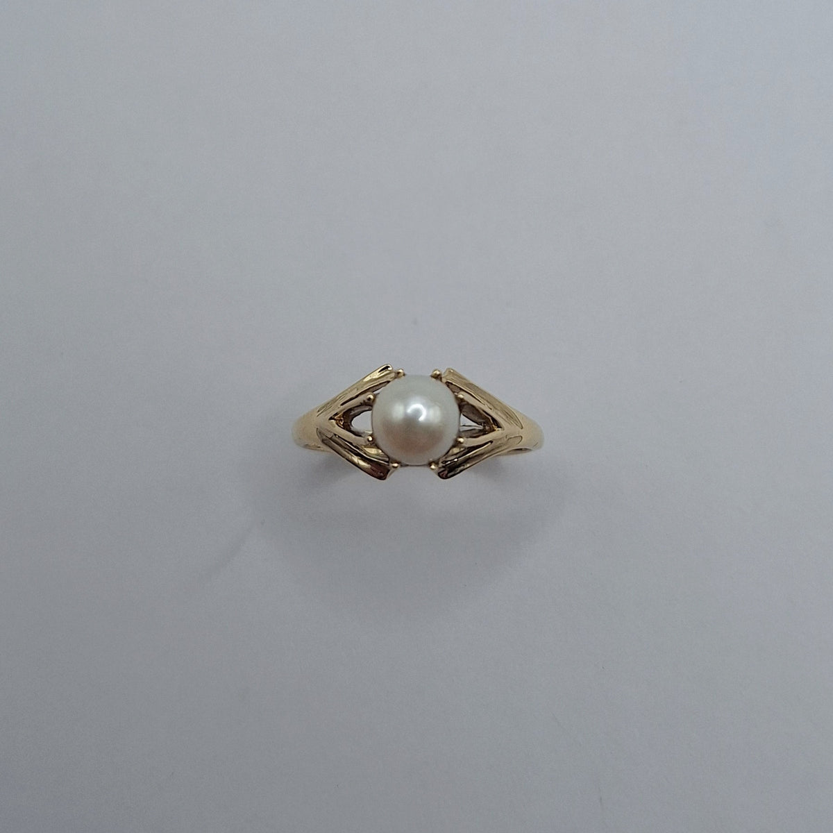 9ct Freshwater pearl ring