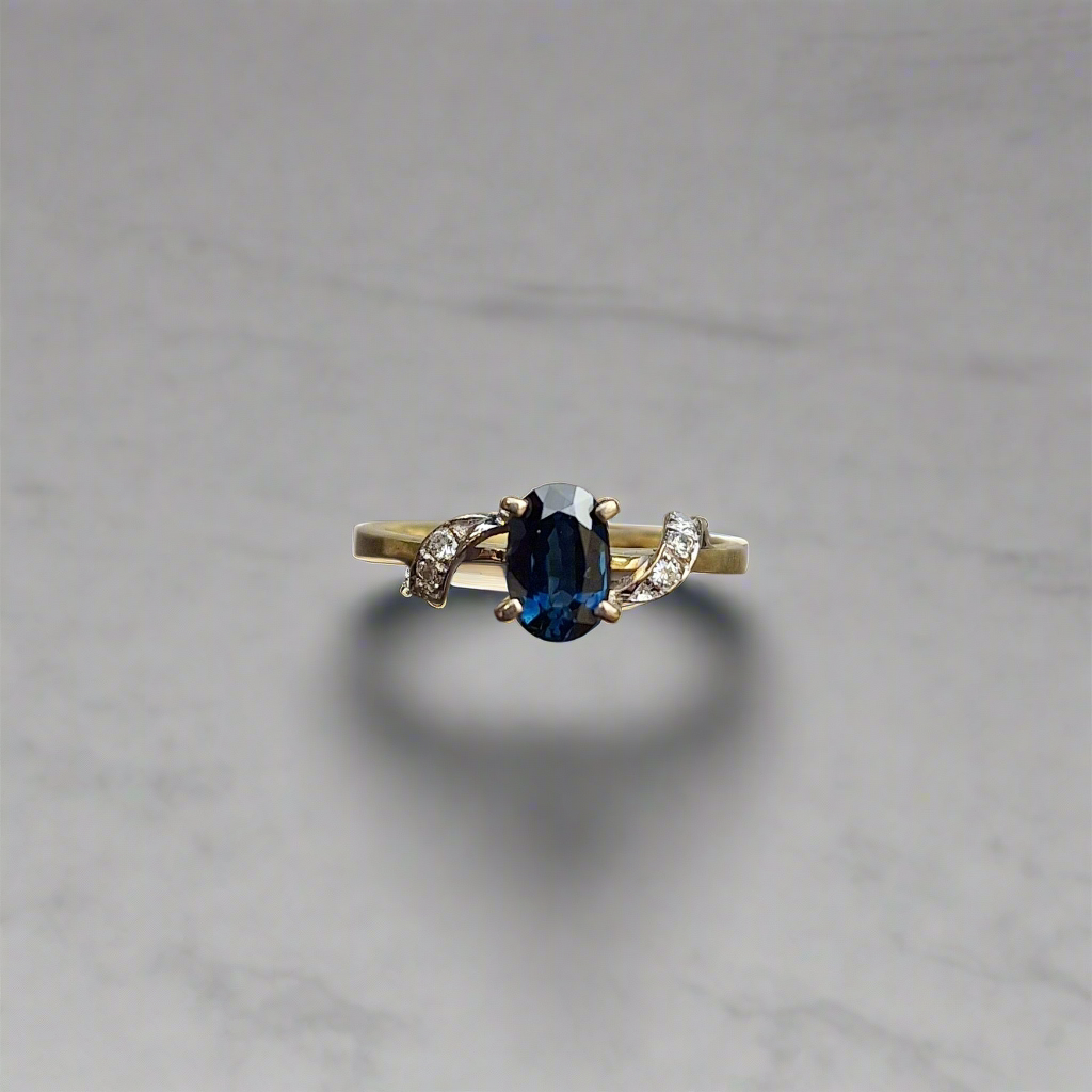 14ct diamond and Sapphire ring