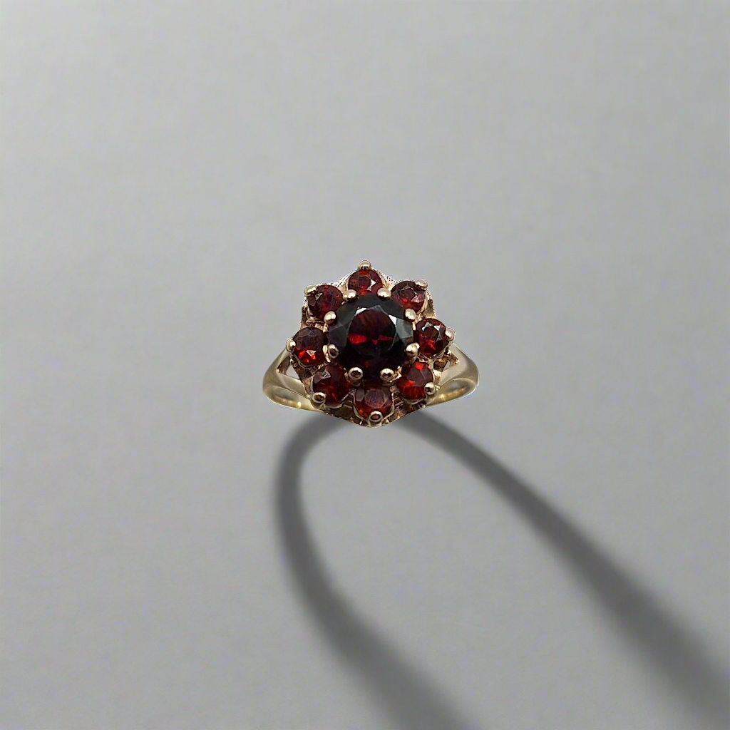 9ct gold garnet cluster ring