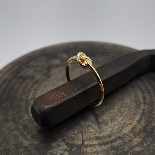 9ct Gold knot ring