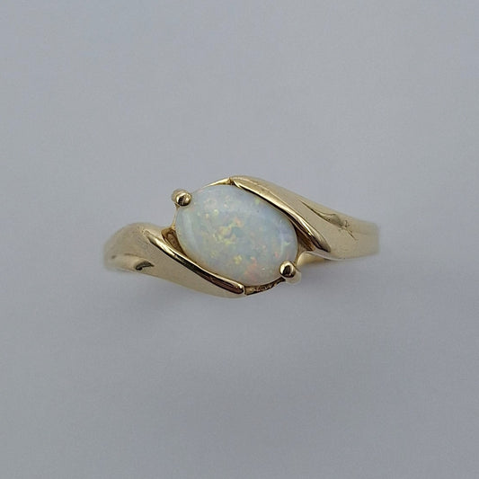 14ct White Australian Opal ring