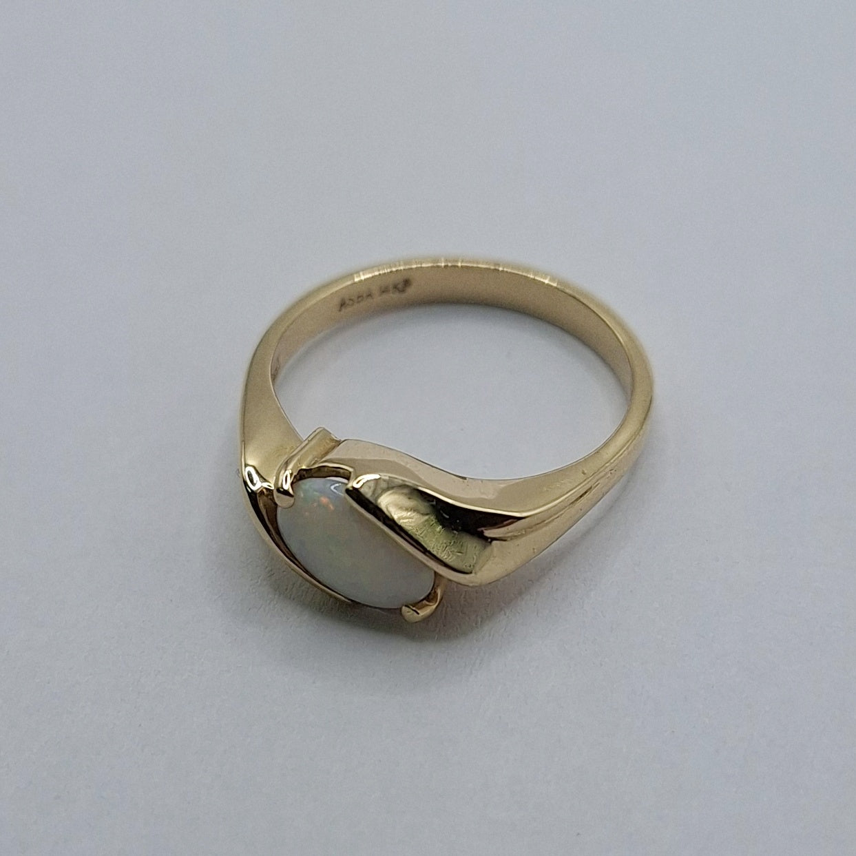 14ct White Australian Opal ring