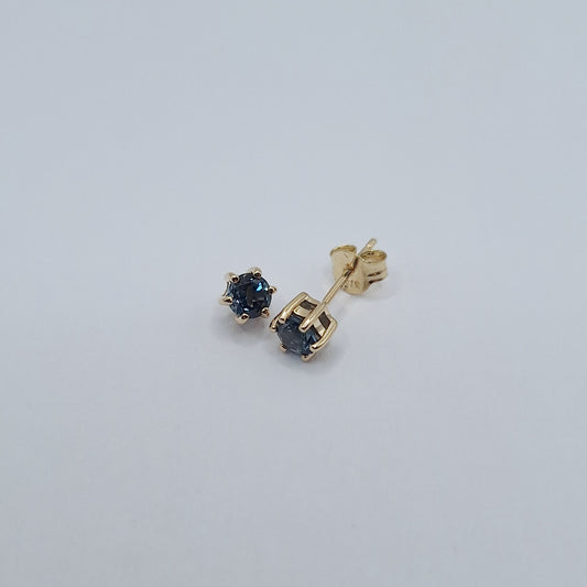 9ct Blue topaz studs
