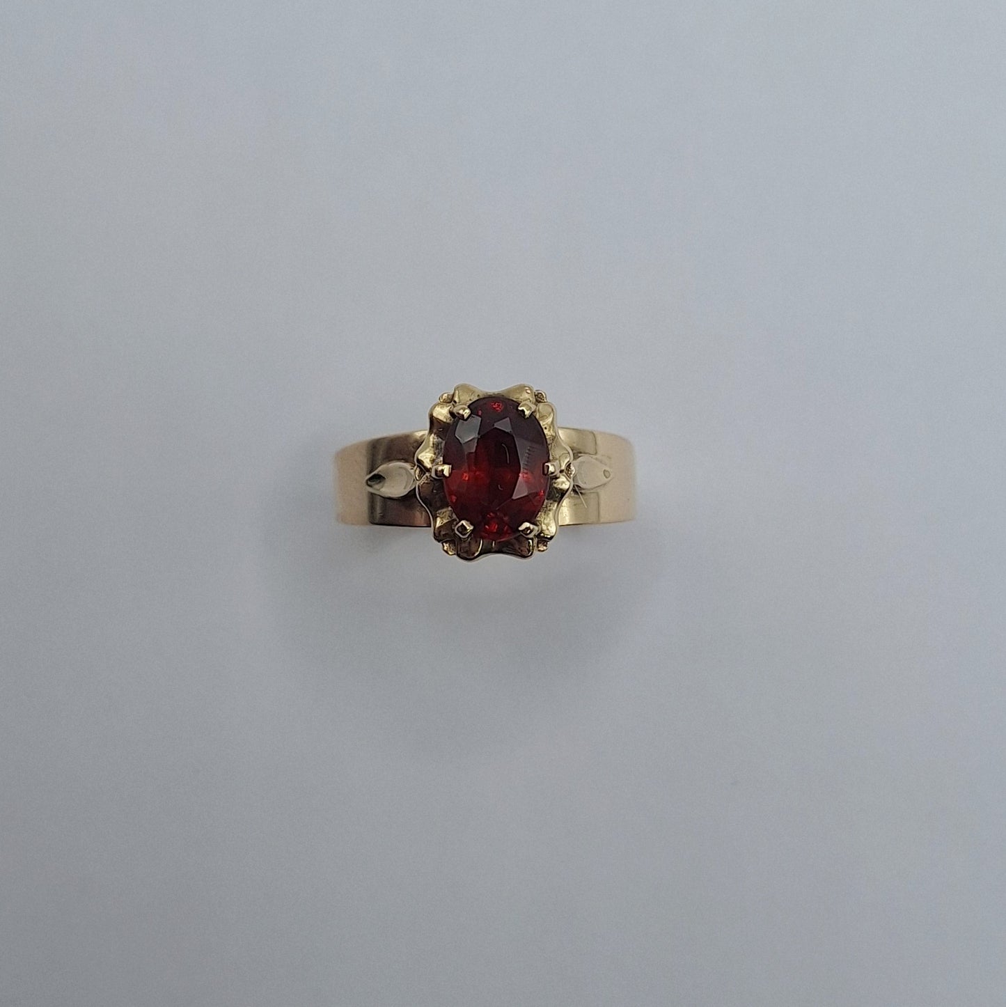 Vintage Garnet solitaire