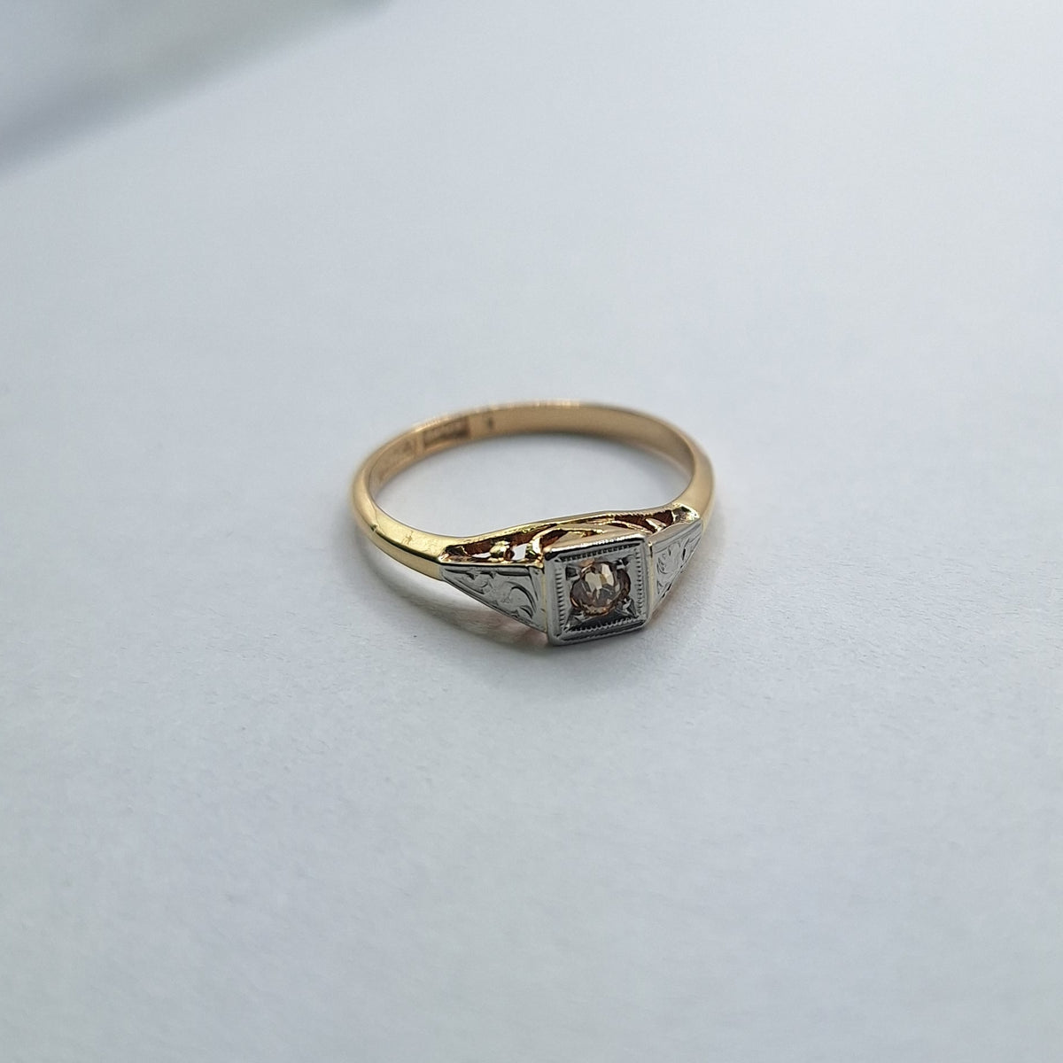 18ct Art Deco Champagne diamond ring