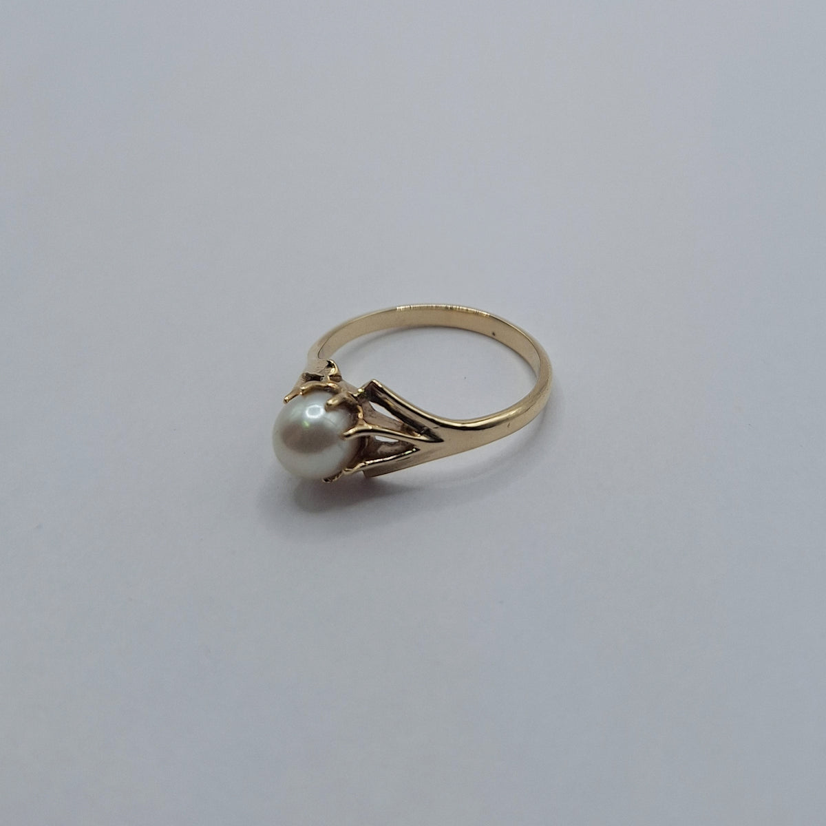 9ct Freshwater pearl ring