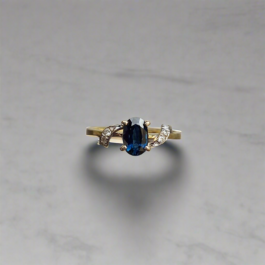 14ct diamond and Sapphire ring